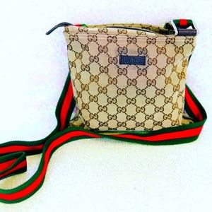 SOLD Gucci Messenger Bag SHW